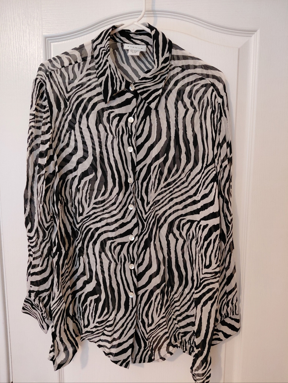 Avenue Sheer Black & White Zebra Print Button-Up Shirt Size 14/16